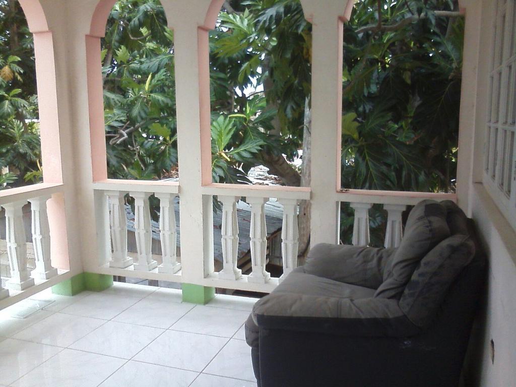 G&R Guesthouse Фалмът Екстериор снимка